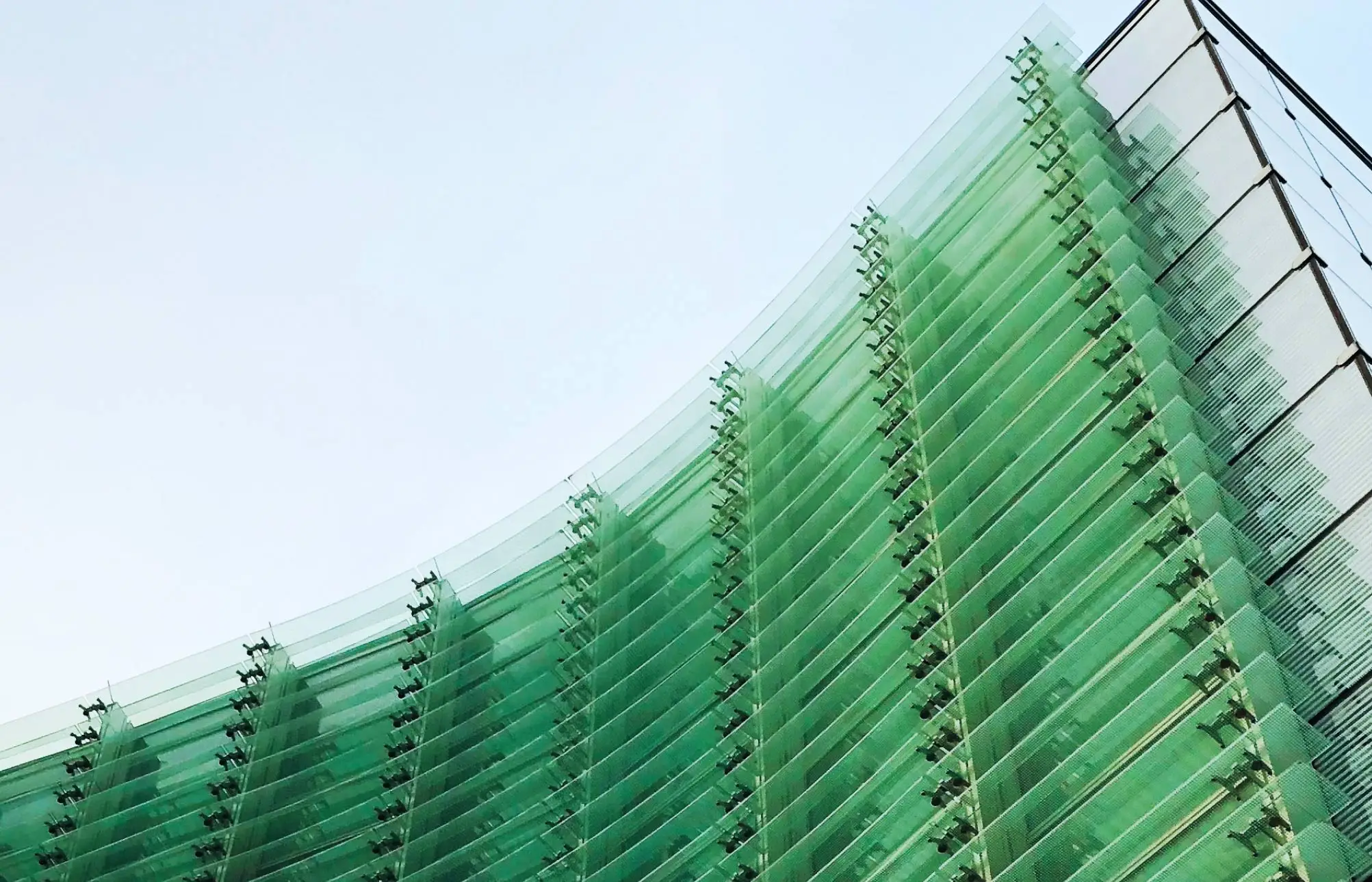 Eren Low-Carbon Building is thus positioned as the strategic partner for property owners and managers seeking to combine economic performance, regulatory compliance and measurable environmental impact.